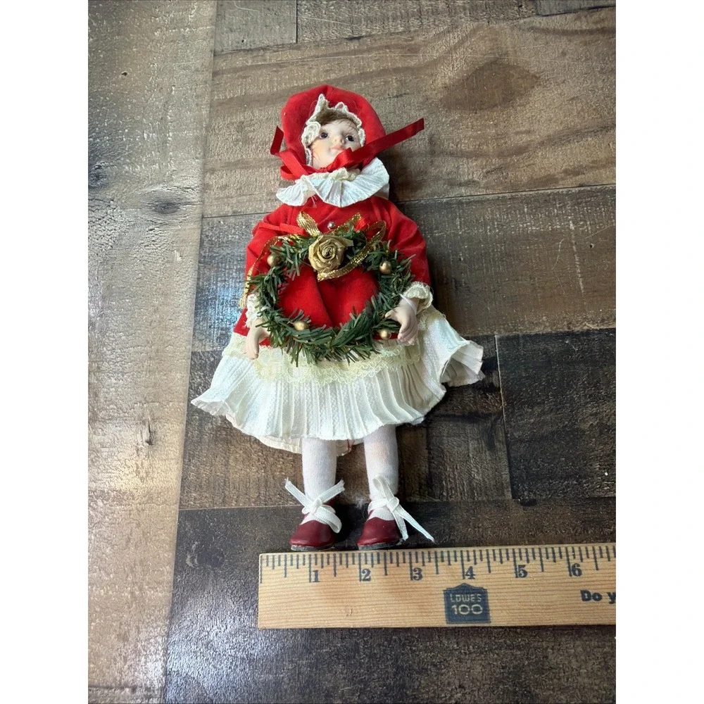 Yuletide Treasures add touch
